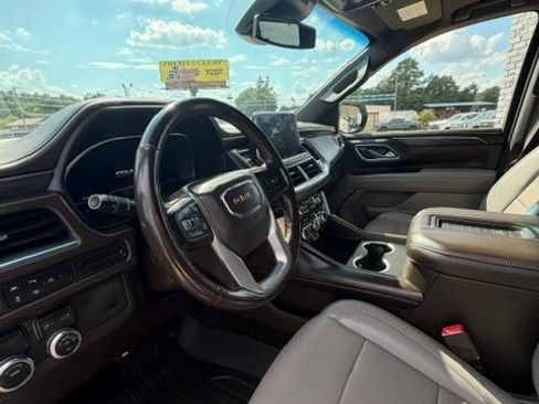 Used 2023 GMC Yukon XL SLT w/ SLT Luxury Package RWD image 9