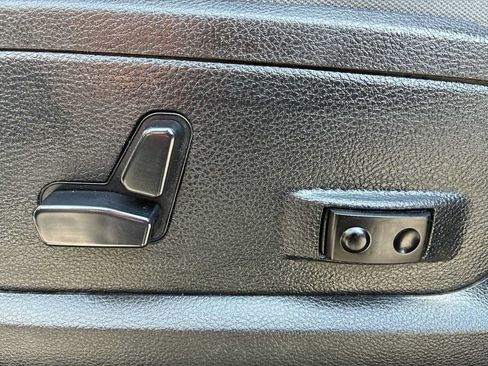 Used 2016 RAM 1500 Classic SLT AWD/4WD image 14