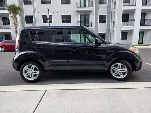 Used 2011 Kia Soul + w/ Audio Pkg FWD image 5