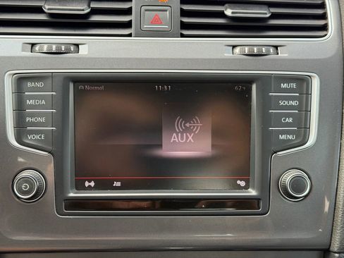 Used 2016 Volkswagen e-Golf SE w/ DC Fast Charging Package image 17