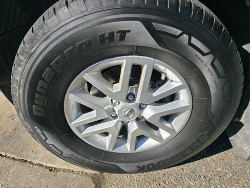 Used 2017 Nissan Frontier SV image 12