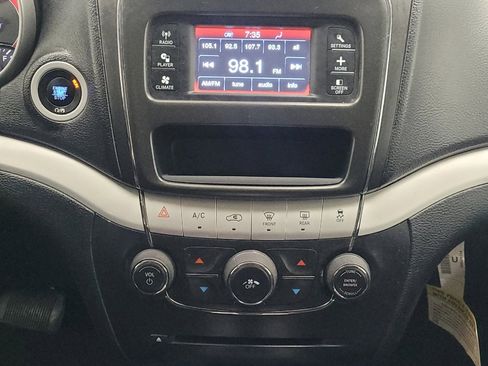 Used 2019 Dodge Journey SE image 25