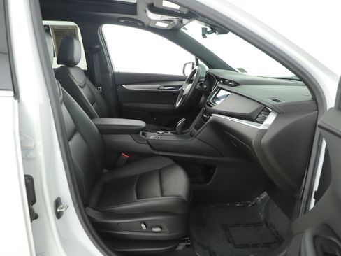 Used 2023 Cadillac XT6 Luxury image 11