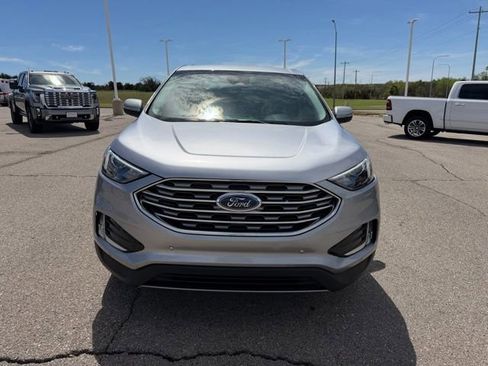 Used 2024 Ford Edge Titanium image 2