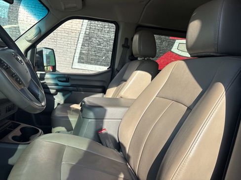 Used 2016 Nissan NV 3500 SL image 11