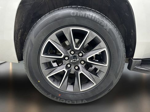 Used 2018 Chevrolet Tahoe Premier w/ RST 6.2L Performance Edition AWD/4WD image 9