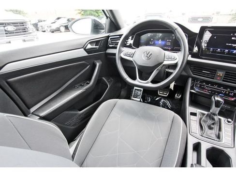 Used 2025 Volkswagen Jetta Sport FWD image 7