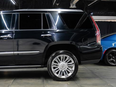 Used 2016 Cadillac Escalade Platinum image 18