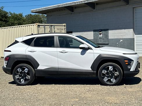 Used 2025 Hyundai Kona SEL AWD/4WD image 3