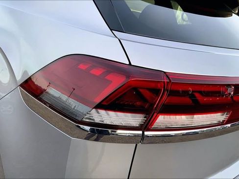 Used 2024 Volkswagen Atlas Cross Sport SEL R-Line image 29