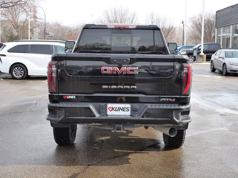 Used 2025 GMC Sierra 2500 AT4 w/ AT4 Premium Plus Package AWD/4WD image 8