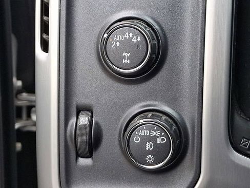 Used 2017 GMC Sierra 1500 SLE w/ SLE Value Package AWD/4WD image 8