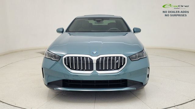 Used 2026 BMW i5 xDrive40 AWD/4WD image 3