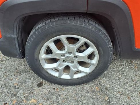 Used 2015 Jeep Renegade Latitude w/ Popular Equipment Group FWD image 7