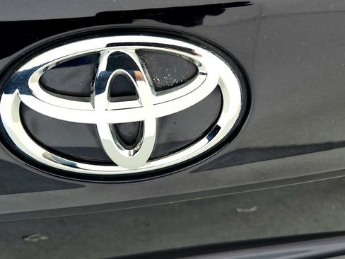 Used 2022 Toyota Highlander XLE AWD/4WD image 13