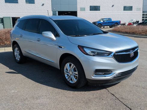 Used 2021 Buick Enclave Essence image 2