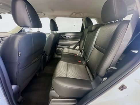 Used 2019 Nissan Rogue SV AWD/4WD image 23