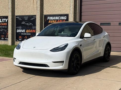 Used 2023 Tesla Model Y Long Range AWD/4WD image 3