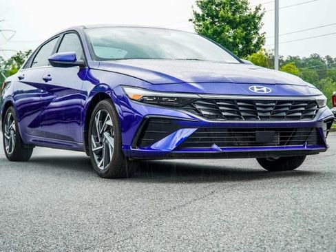 Used 2025 Hyundai Elantra SEL FWD image 4
