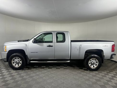 Used 2013 Chevrolet Silverado 2500 W/T w/ Snow Plow Prep Package AWD/4WD image 2