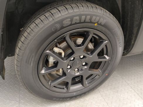 Used 2020 Jeep Renegade Altitude AWD/4WD image 31