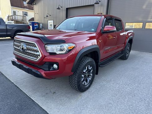 Used 2016 Toyota Tacoma TRD Off-Road w/ Towing Package AWD/4WD image 8