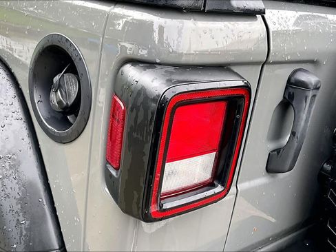 Used 2021 Jeep Wrangler Sport AWD/4WD image 26