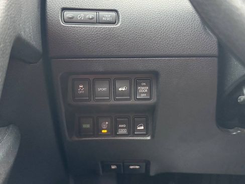 Used 2016 Nissan Rogue SV w/ SV Premium Package AWD/4WD image 15
