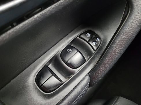 Used 2018 Nissan Rogue SV FWD image 27