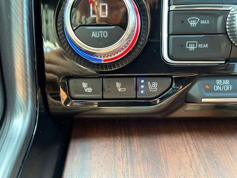Used 2024 GMC Yukon Denali Ultimate AWD/4WD image 17