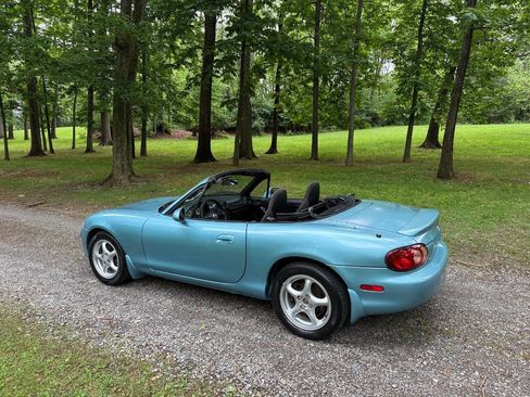 Used 2001 MAZDA MX-5 Miata LS RWD image 12
