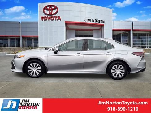 Used 2023 Toyota Camry LE FWD image 5