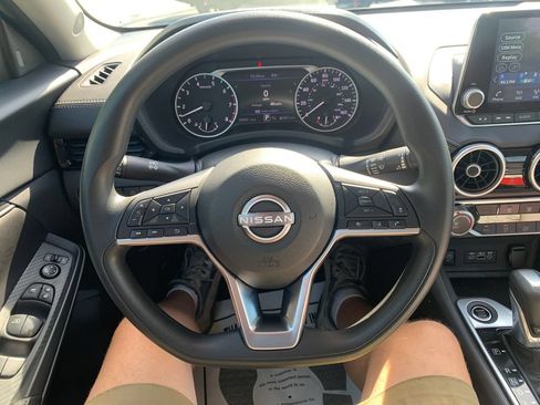 Used 2025 Nissan Sentra SV FWD image 9