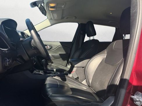 Used 2019 Jeep Cherokee Latitude Plus image 9