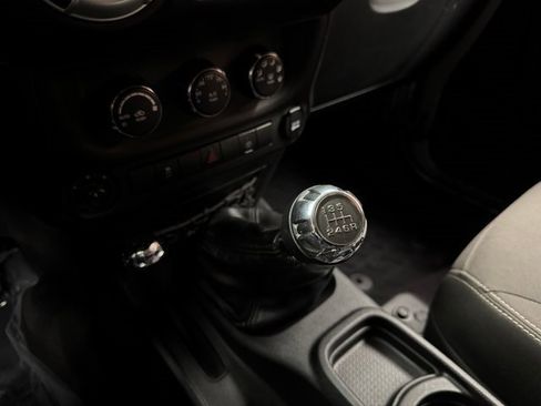 Used 2017 Jeep Wrangler Unlimited Sahara w/ Connectivity Group image 19