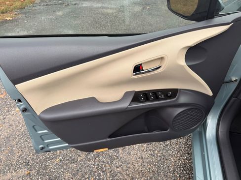 Used 2017 Toyota Prius Two image 15