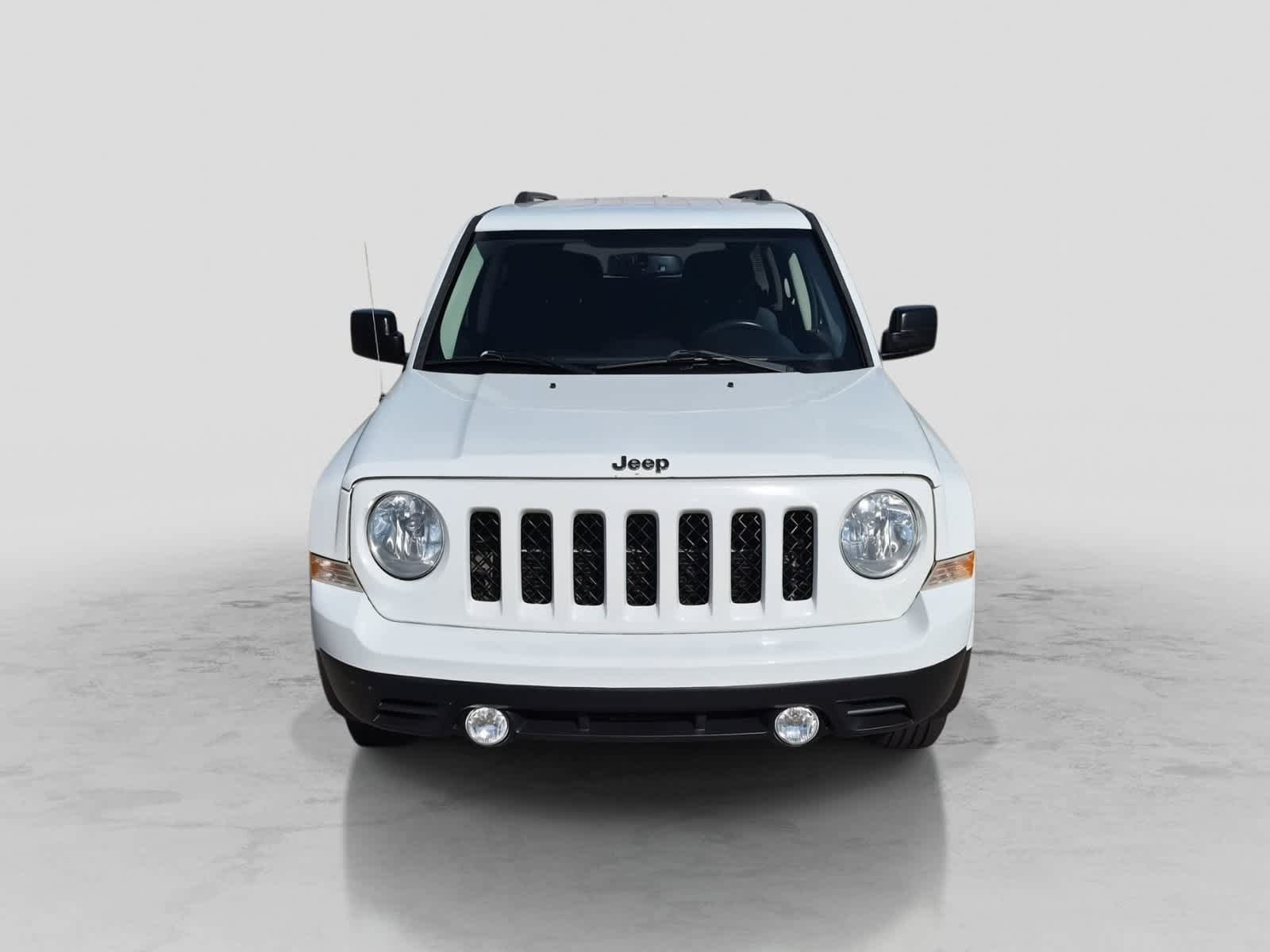 Used 2017 Jeep Patriot Latitude FWD image 3