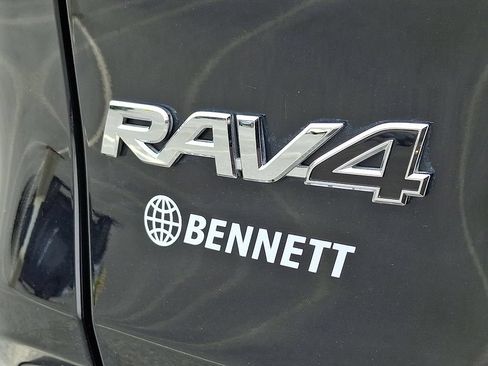 Used 2022 Toyota RAV4 XLE Premium AWD/4WD image 29
