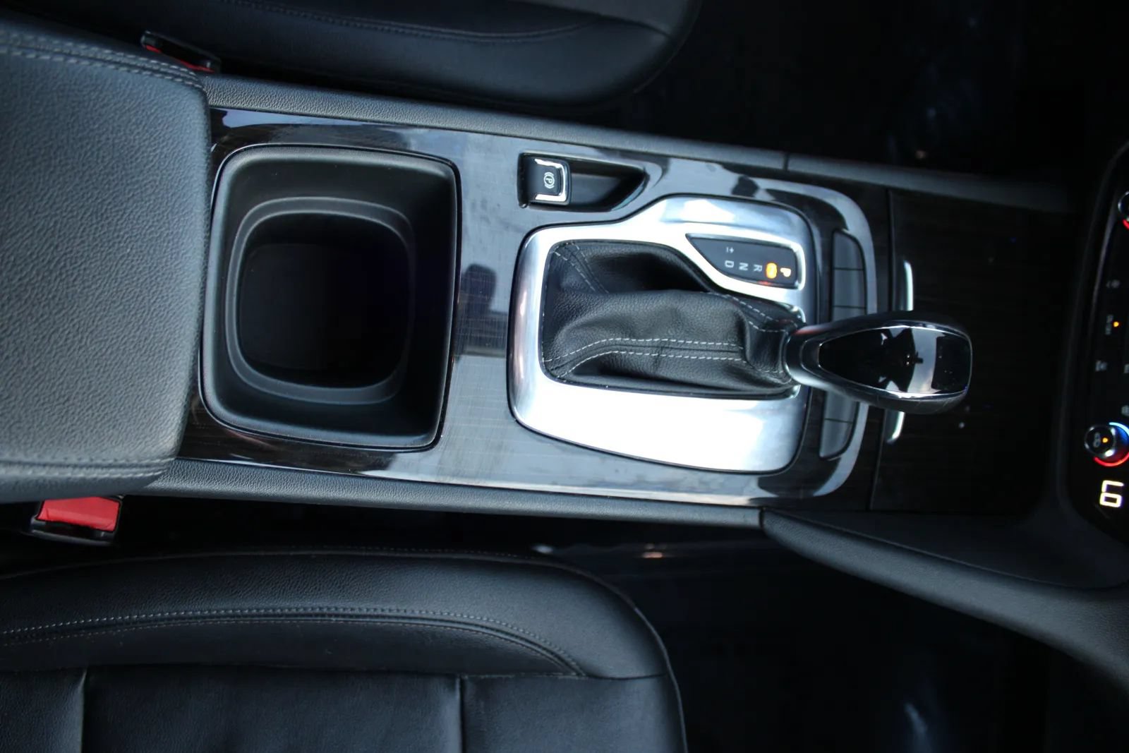 Used 2019 Buick Regal Essence FWD image 9