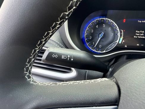 New 2026 Chrysler Pacifica Select AWD/4WD image 23