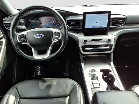 Used 2023 Ford Explorer XLT w/ Equipment Group 202A AWD/4WD image 14