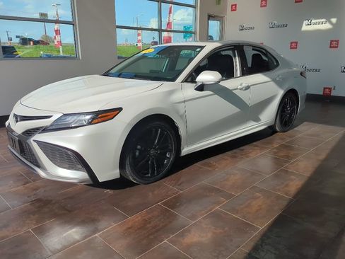 Used 2024 Toyota Camry XSE FWD image 3