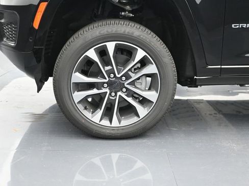 New 2024 Jeep Grand Cherokee Overland w/ Advanced Protech Group III image 14