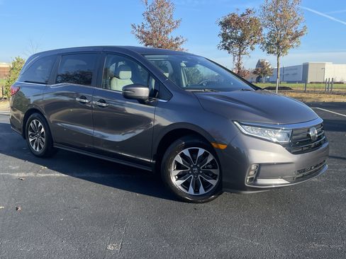 Certified 2024 Honda Odyssey EX-L image 2