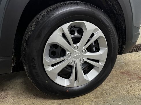 Used 2025 Chevrolet Trax LS image 13