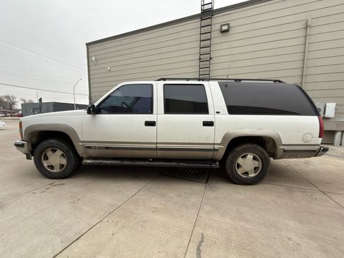 Used 1999 Chevrolet Suburban 4WD w/ Preferred Equipment Group 3 image 4