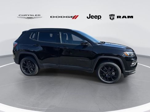 New 2026 Jeep Compass Latitude image 2