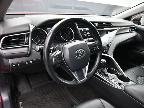 Used 2020 Toyota Camry SE w/ Sunroof Package FWD image 13
