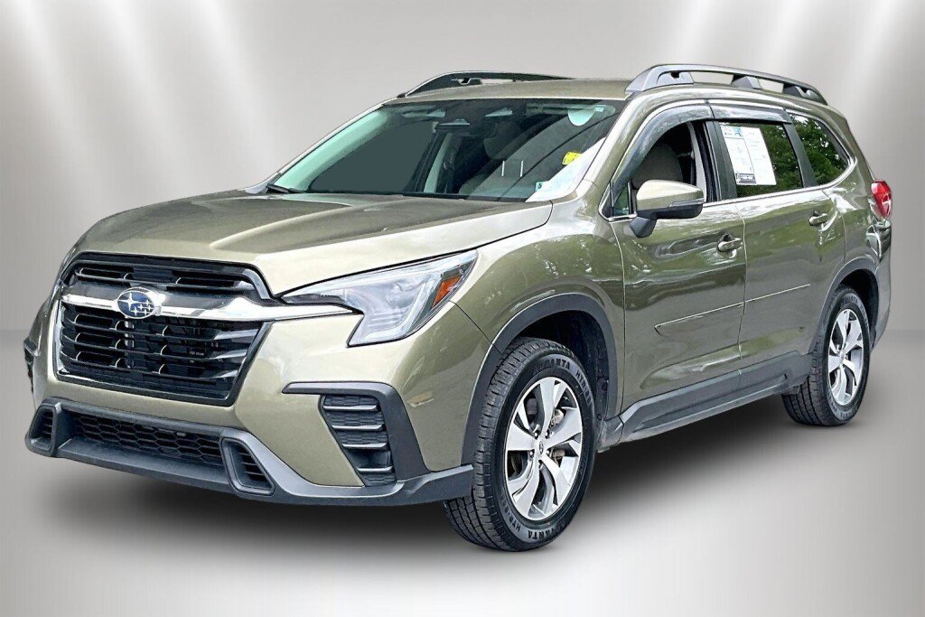 Used 2023 Subaru Ascent Premium w/ Convenience Package AWD/4WD image 3