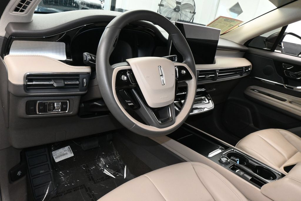 Used 2023 Lincoln Corsair FWD image 12